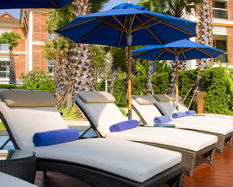 In-Ground Vinyl Liners, landscaping, umbrellas, pool chairs, swimming pool towels